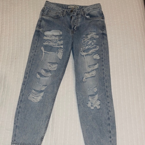 Light wash jeans - Picture 1 of 3